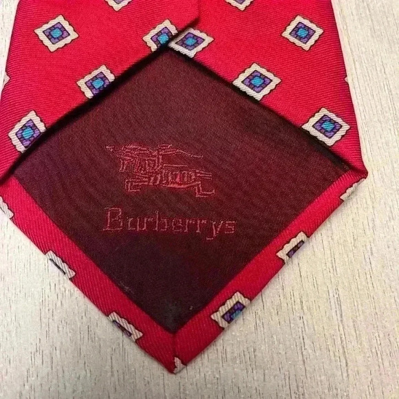 Burberry’s Silk Men’s Necktie - Picture 4 of 5